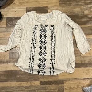 White with black detailing 2X shirt